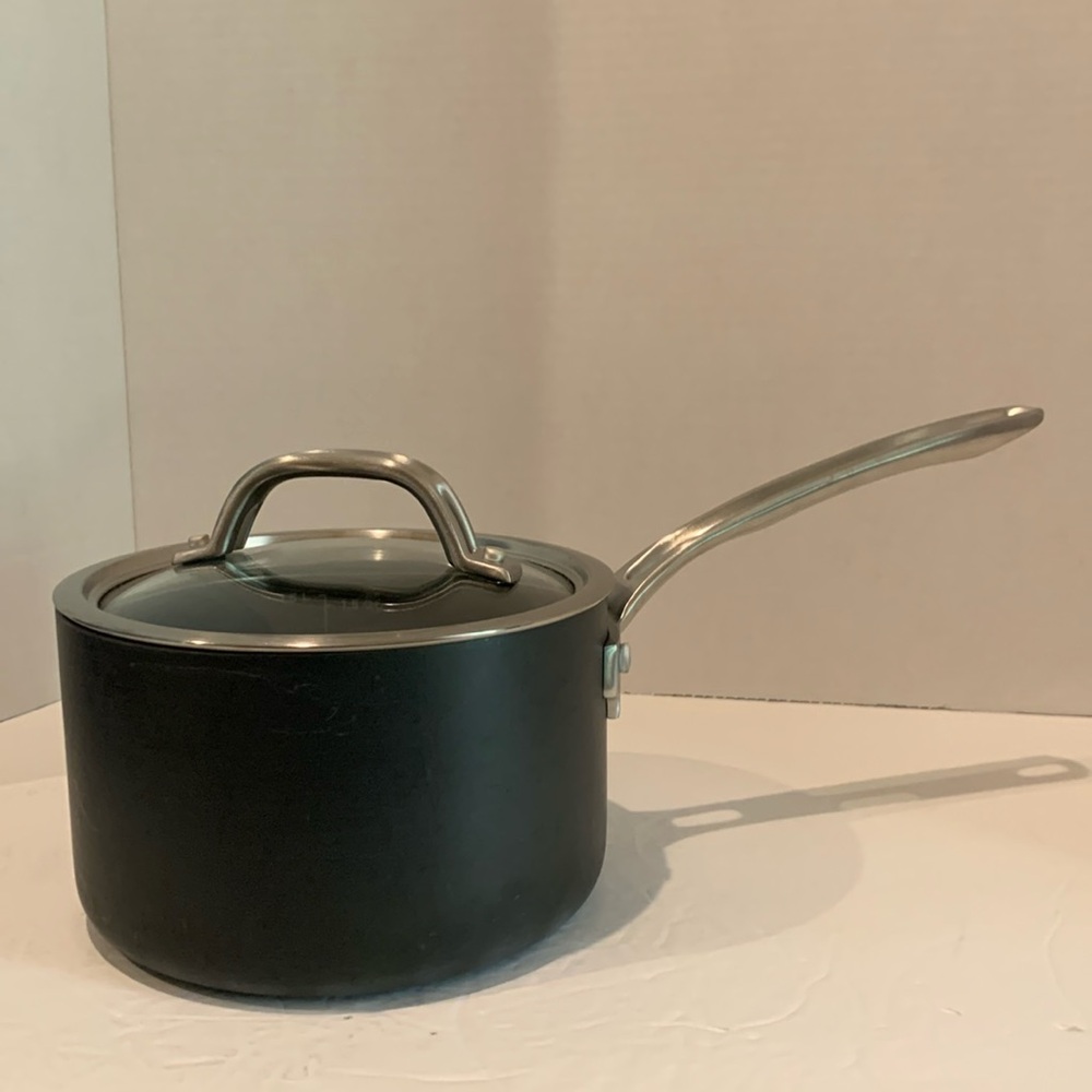 Viking 2 QT. Sauce pan. Gently used.